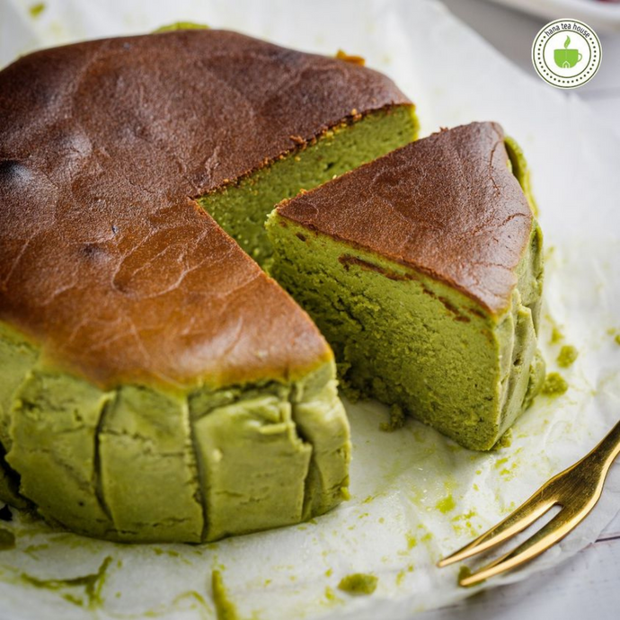You've probably heard of Burnt Cheesecake but have you heard of Matcha Burnt Cheesecake? It’s easy and delicious! 🍰